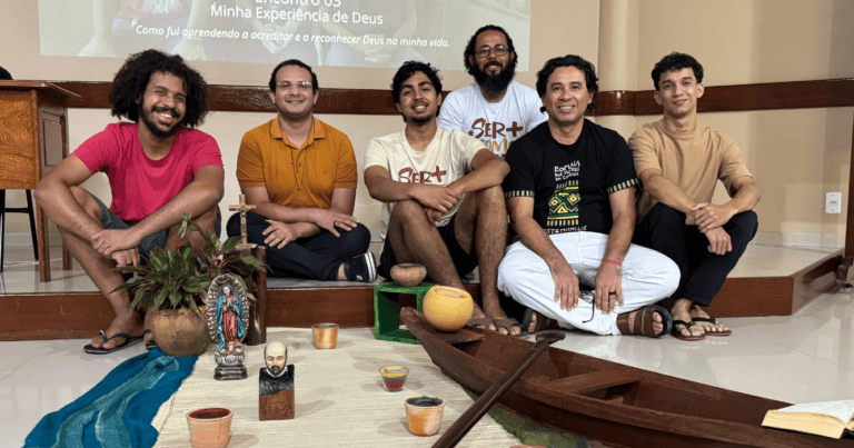 Participantes do GAVI durante experiência de oração e acompanhamento vocacional inaciano em Manaus.