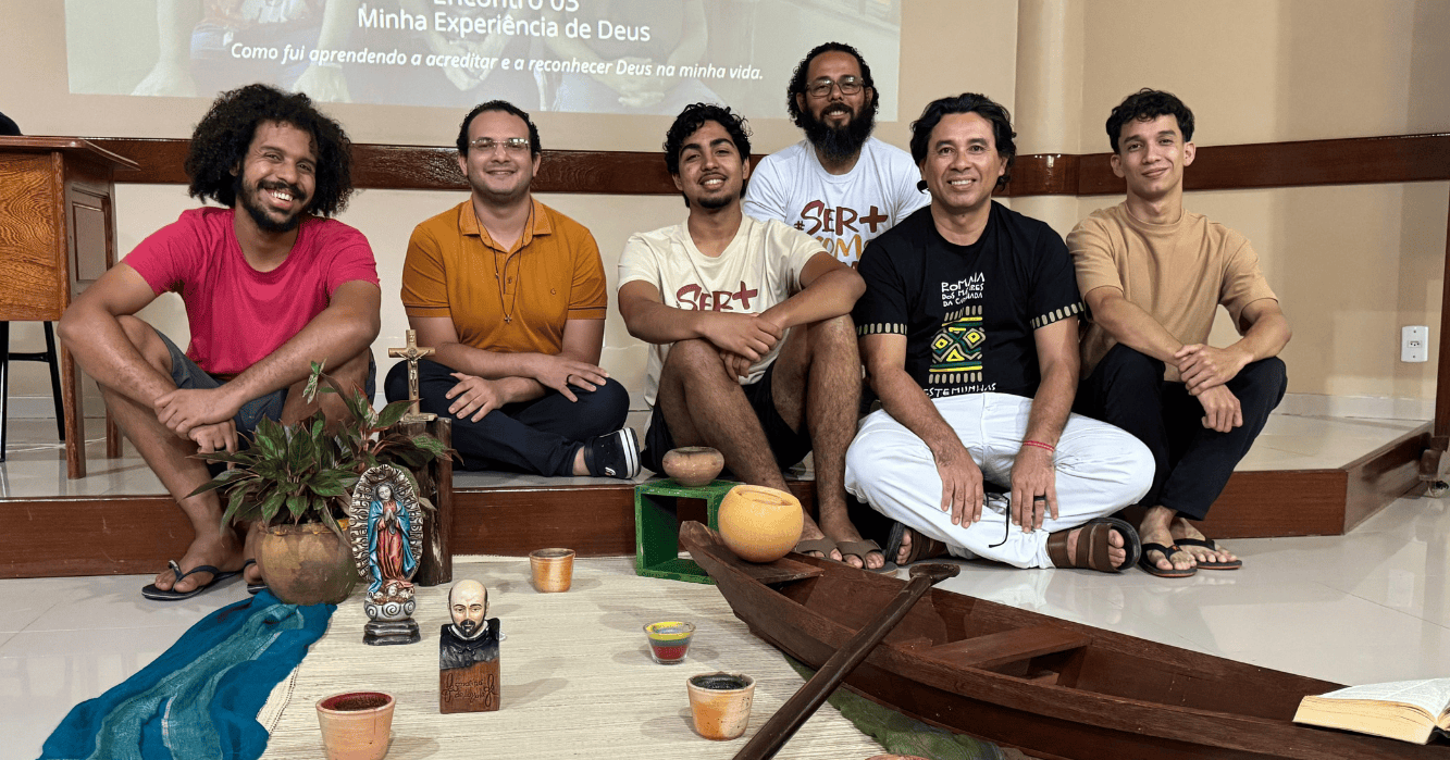 Participantes do GAVI durante experiência de oração e acompanhamento vocacional inaciano em Manaus.