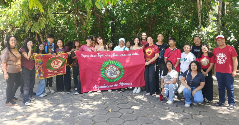 Encontro Jovens pela Amazônia reúne quase 50 participantes em Manaus para dialogar sobre o papel das juventudes na política e o cuidado com a natureza.